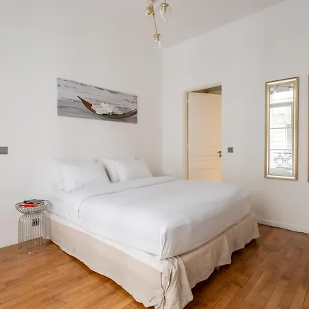 Veeve - Master Of Minimalism Apartment